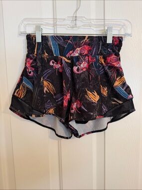 lululemon athletica Hotty Hot High-Rise Shorts 2.5”
